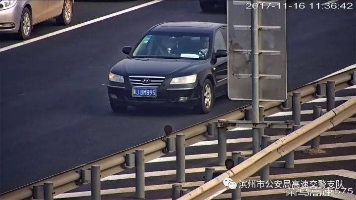 2025全年正版资料大全和女网红违停跳上警车与女网红违停跳上警车视频